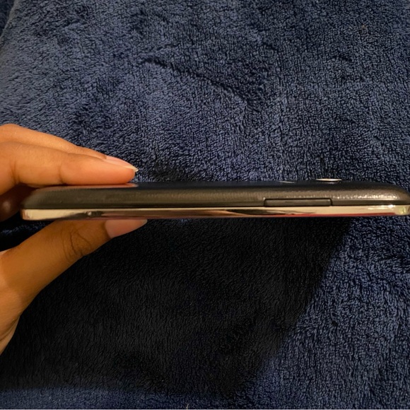 Samsung Galaxy Avant - Picture 9 of 12